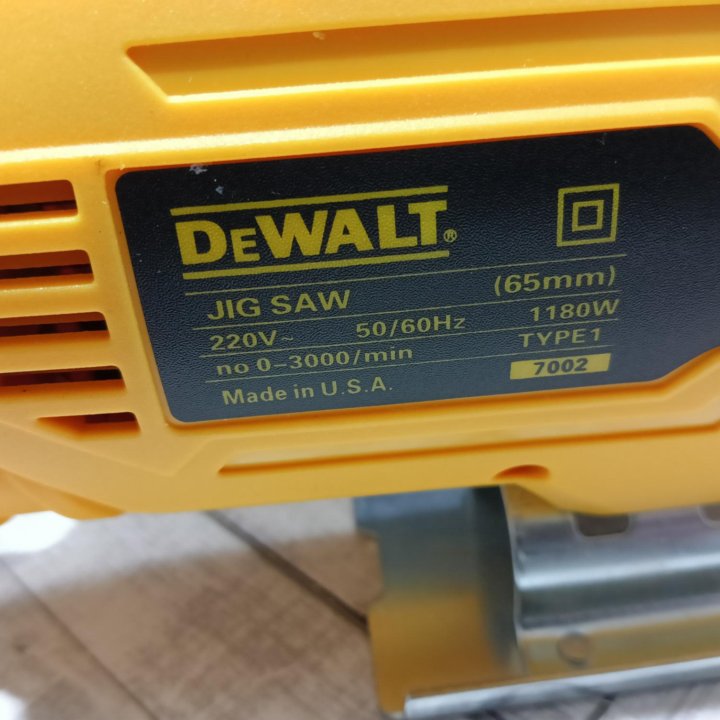 Лобзик dewalt 1180w