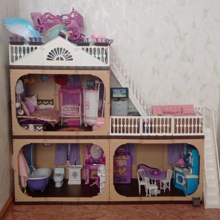 Кукольный домик .