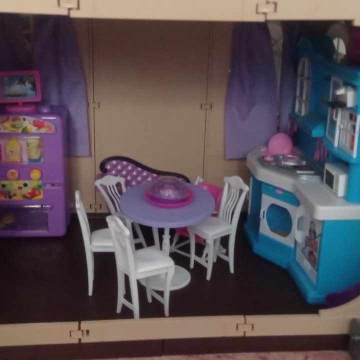 Кукольный домик .