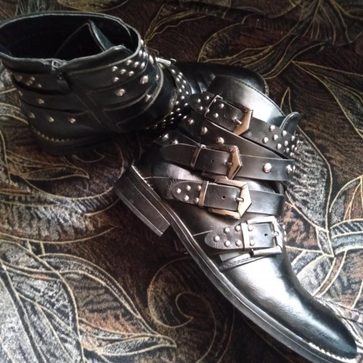 СТИЛЬНЫЕ БОТИНКИ.