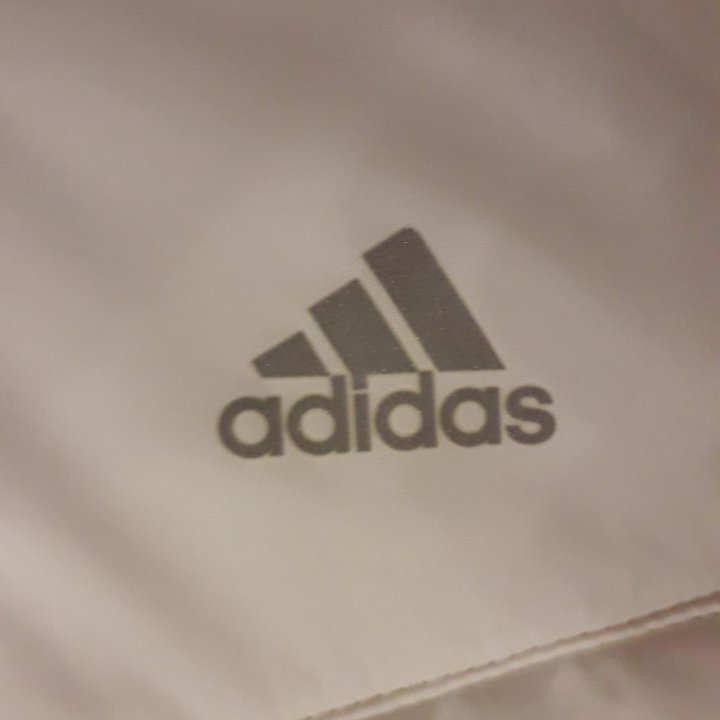 Куртка спортивная adidas, размер L.