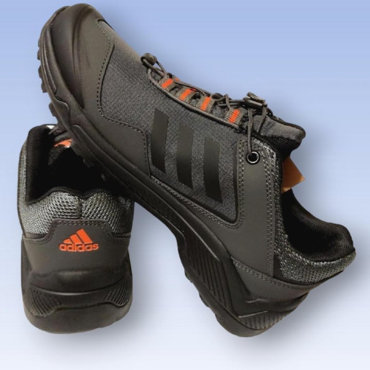 Кроссовки Adidas terrex.