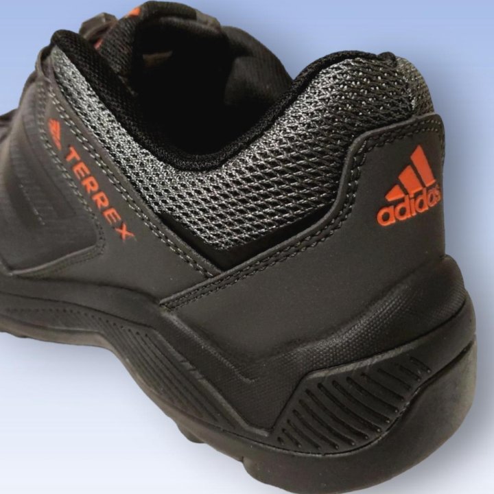 Кроссовки Adidas terrex.