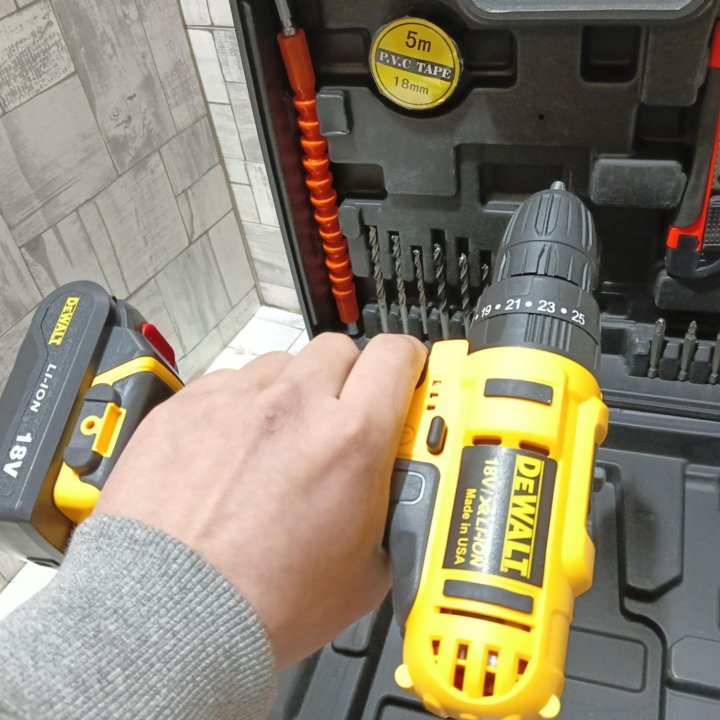 Шуруповерт dewalt 18v