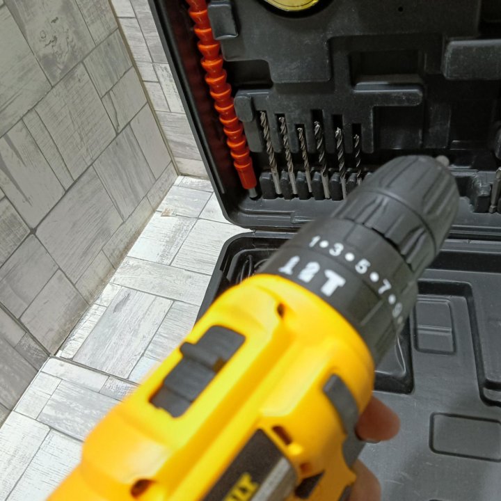 Шуруповерт dewalt 18v