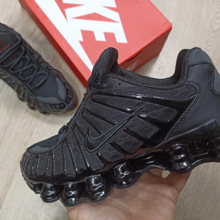 Кроссовки Nike Shox