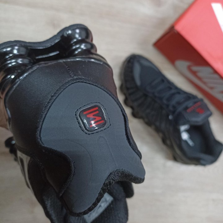 Кроссовки Nike Shox