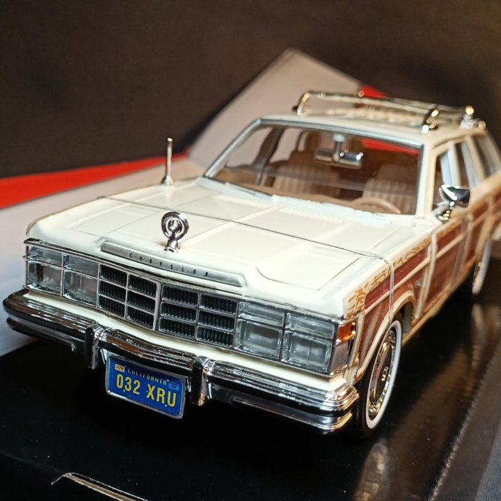 Модель Chrysler LaBaron Town&Country Motormax 1:24