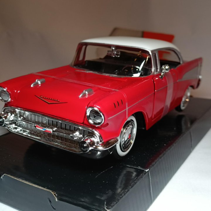 Модель автомобиля Chevy Bel Air 1957 Motormax 1:24