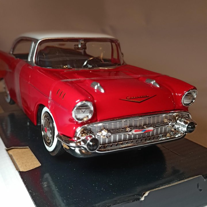 Модель автомобиля Chevy Bel Air 1957 Motormax 1:24