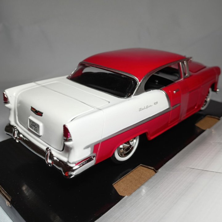 Модель автомобиля Chevy Bel Air 1955 Motormax 1:24