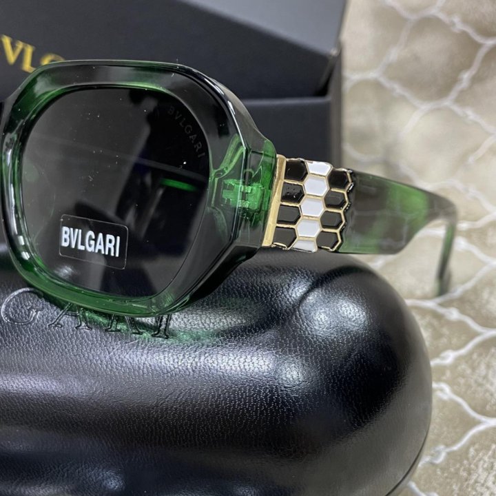 Солнцезащитные очки BVLGARI