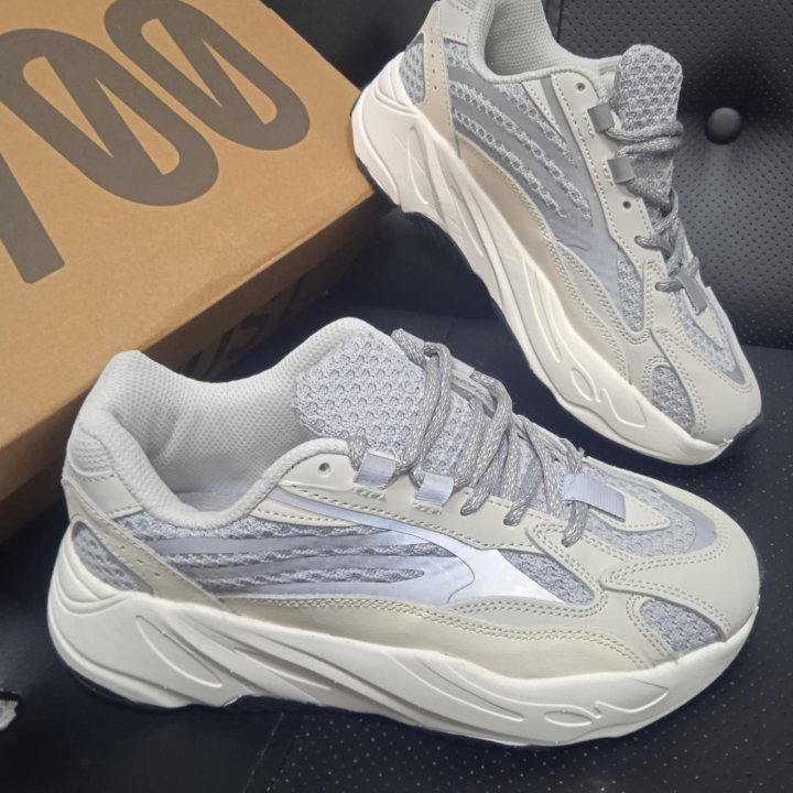 Кроссовки Adidas Yeezy boost 700