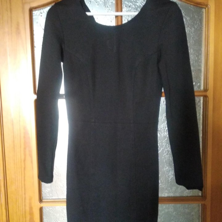 Маленькое черное платье 42 44.Bershka