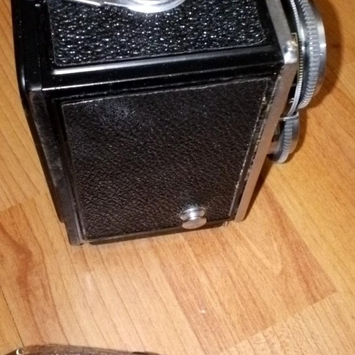 ДВУХГЛАЗЫЙ фотоаппарат Ricohflex Model VII