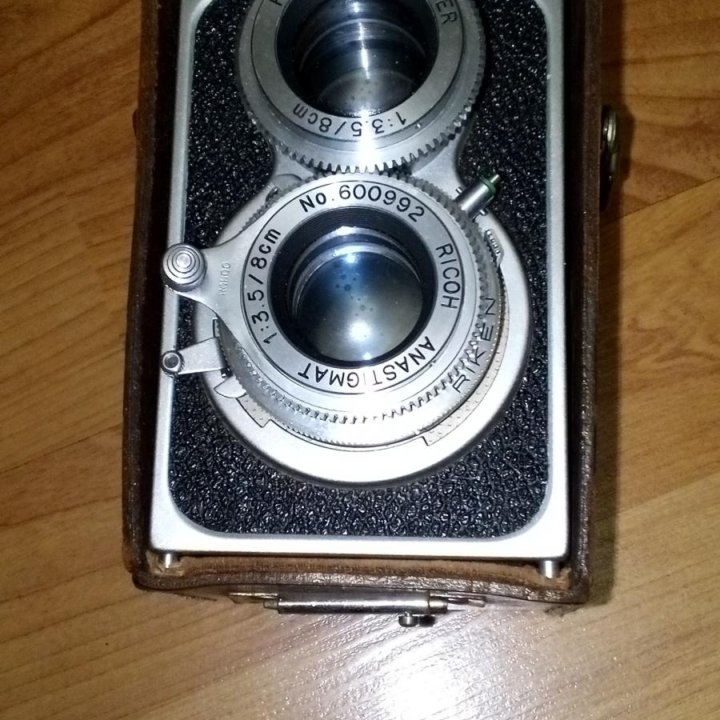 ДВУХГЛАЗЫЙ фотоаппарат Ricohflex Model VII