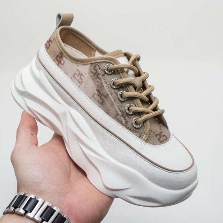 Кроссовки на платформе