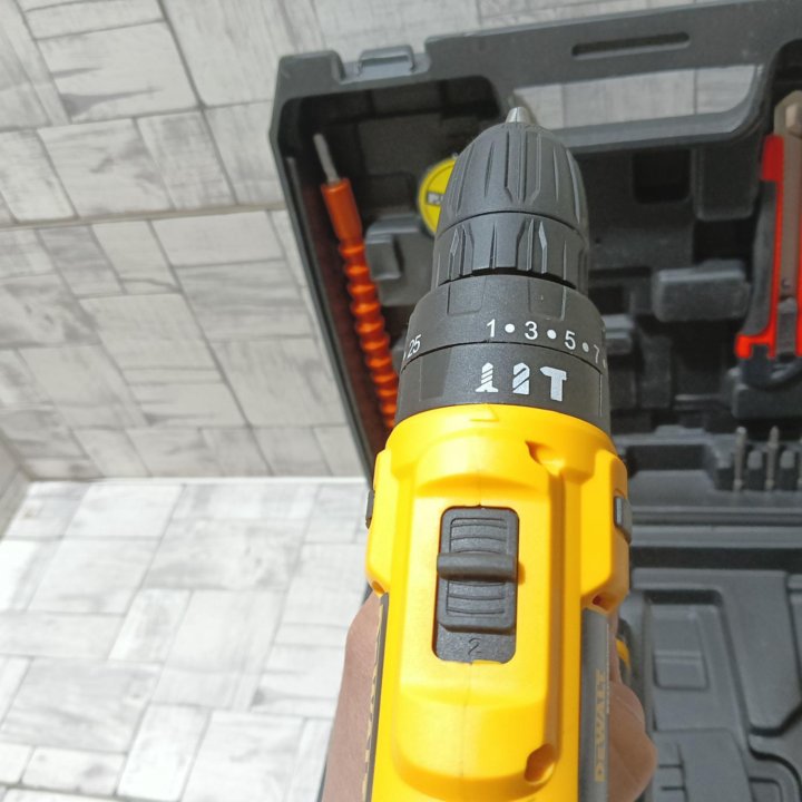 Шуруповерт dewalt 18v