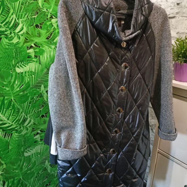 Пальто женское демисезонное 50 размер.