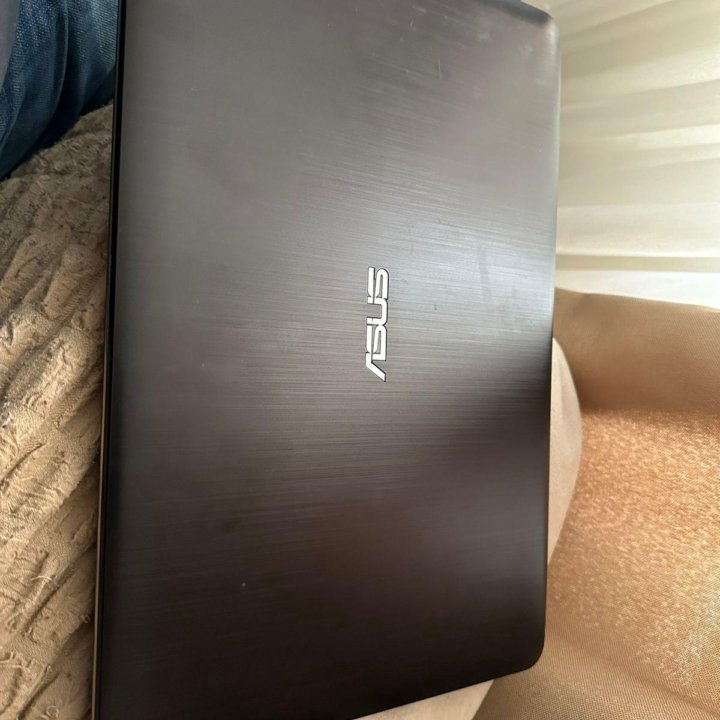 ASUS VIVOBOOK X540S , GeForce 810m, 4-x яд. Intel