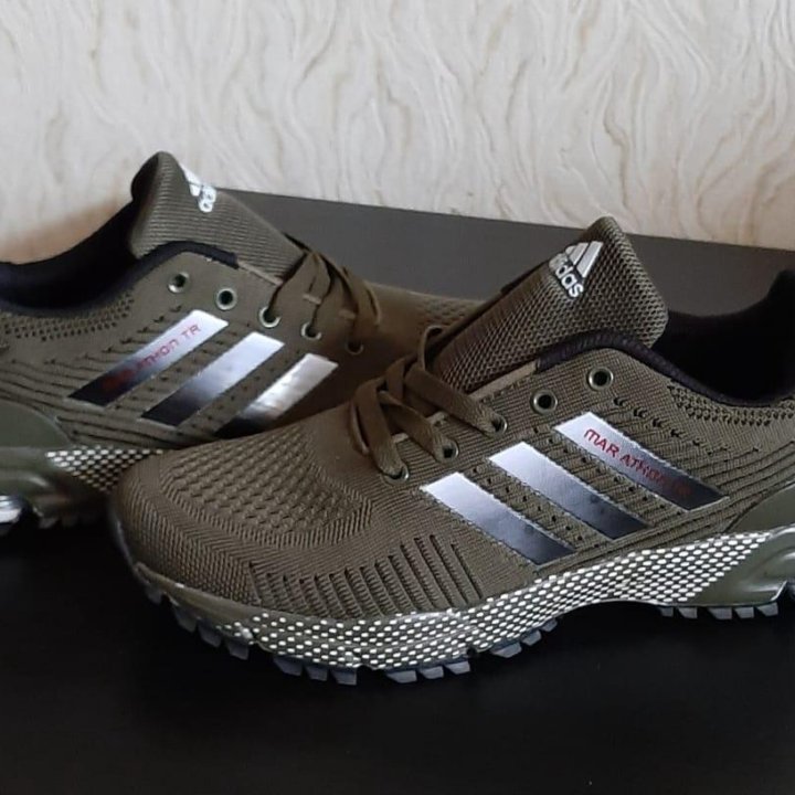 Кроссовки Adidas.