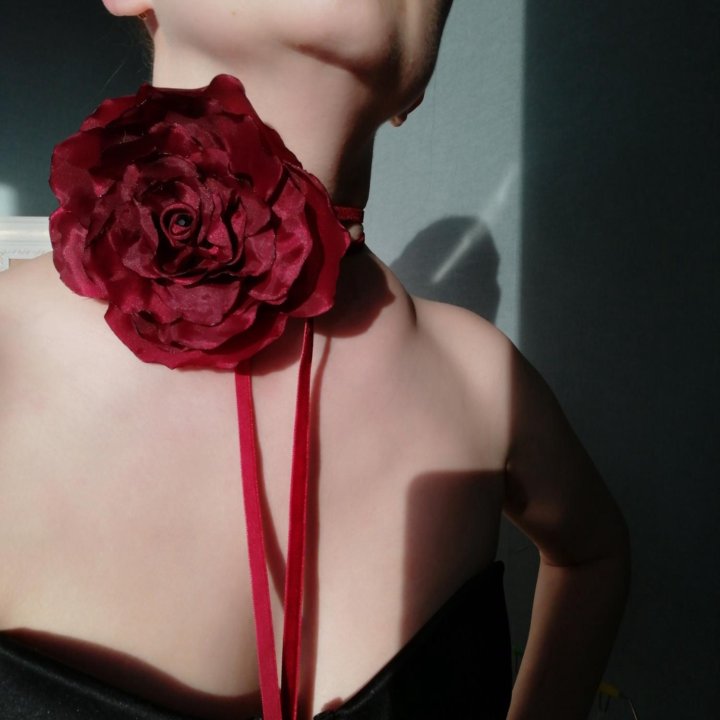 Чокер - цветок роза на бархатной ленте