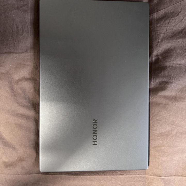 Honor MagicBook x15 i3/8/256gb space gray