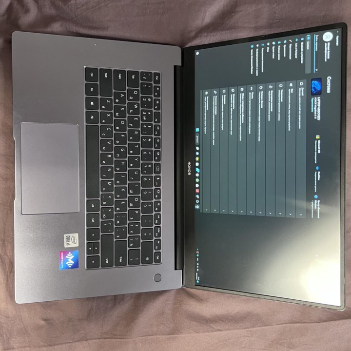 Honor MagicBook x15 i3/8/256gb space gray