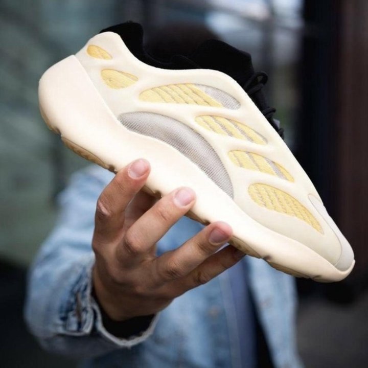 Кроссовки Adidas Yeezy 700 v3