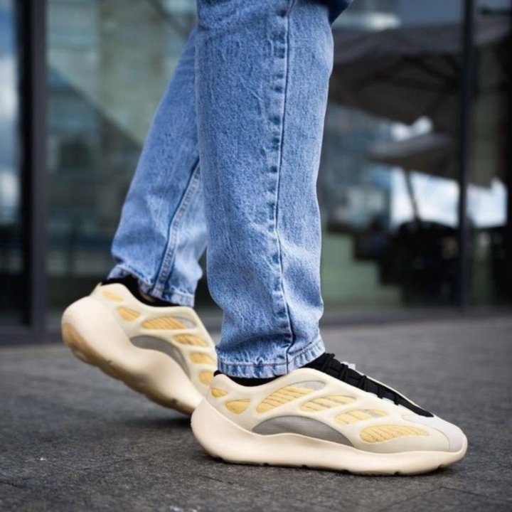 Кроссовки Adidas Yeezy 700 v3