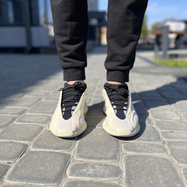 Кроссовки Adidas Yeezy 700 v 3