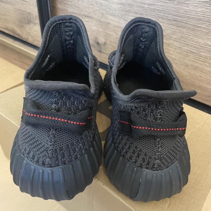 Кроссовки Adidas Yeezy Boost 350 v2