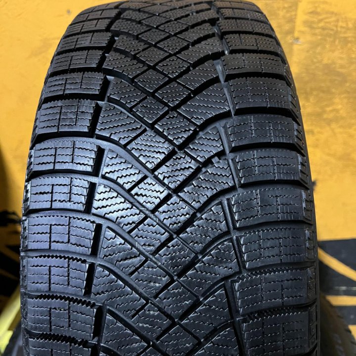 Новые Зимние шины Pirelli Ice Zero FR R17 2019г
