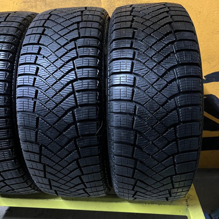 Новые Зимние шины Pirelli Ice Zero FR R17 2019г