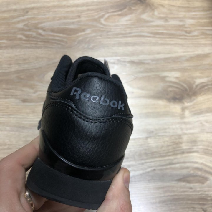 Кроссовки Reebok женские