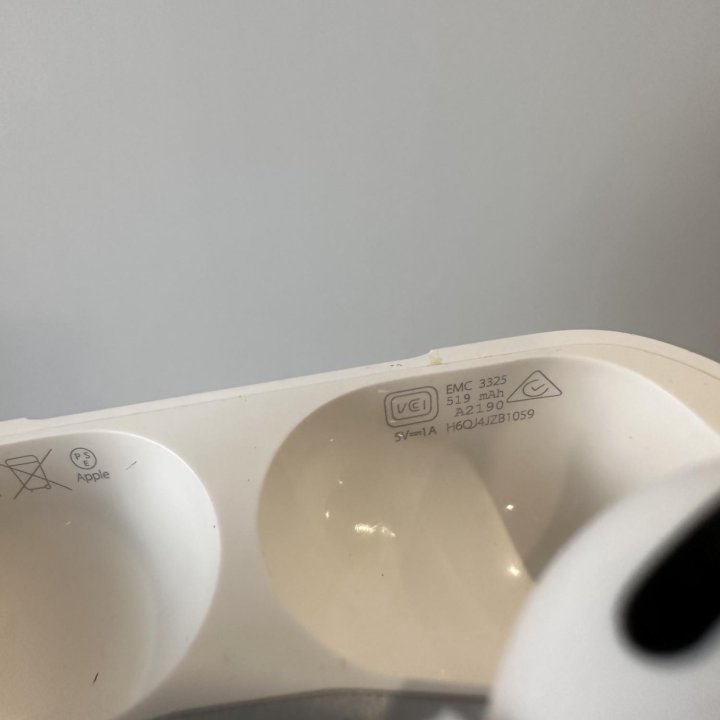 Продам Apple AirPods Pro A2190