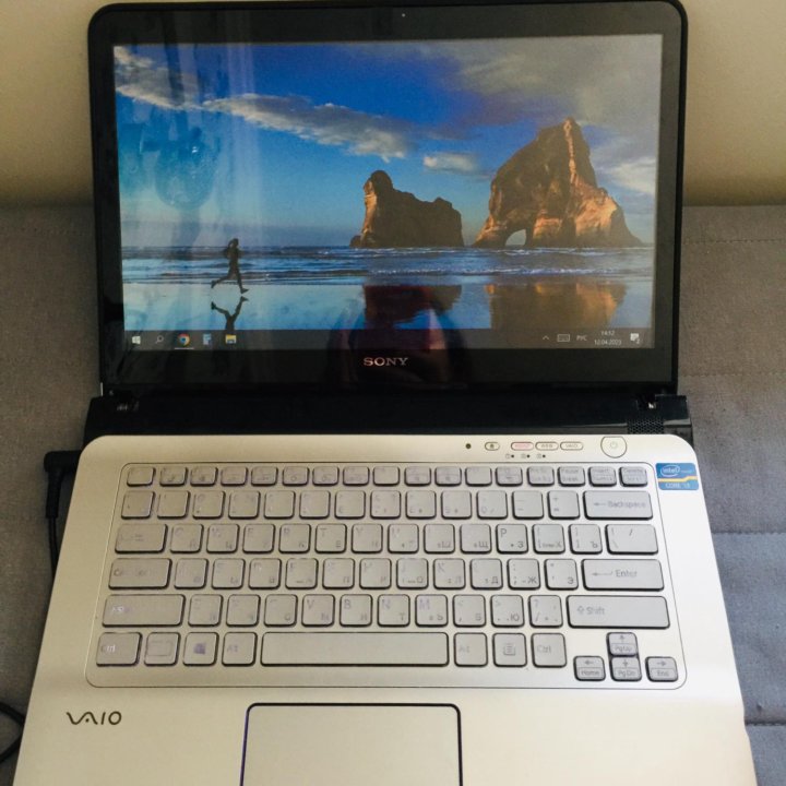 Ноутбук Sony Vaio SVE14AJ15V