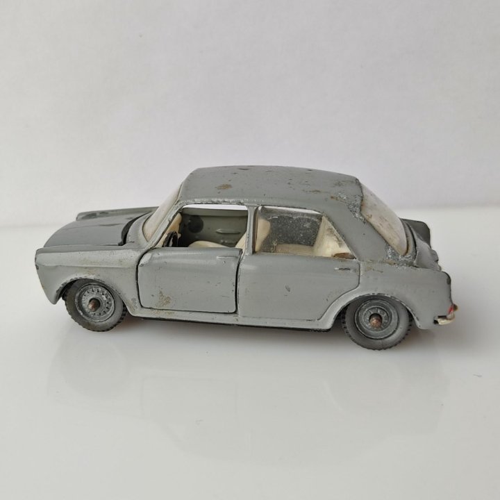 Innocenti Morris IM3 ремейк модель СССР 1:43