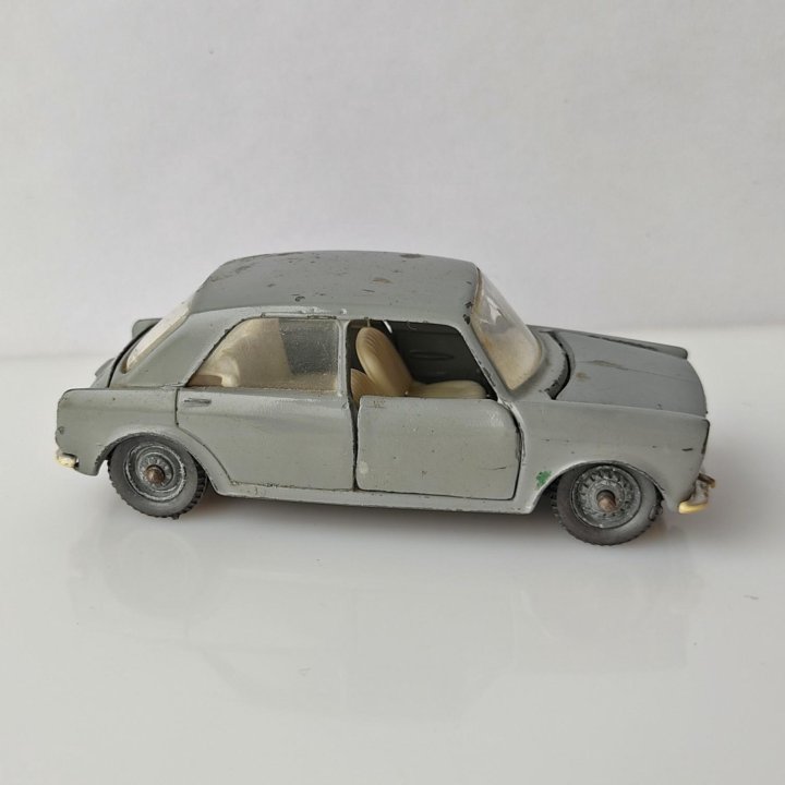 Innocenti Morris IM3 ремейк модель СССР 1:43