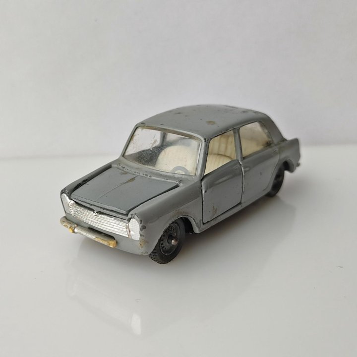 Innocenti Morris IM3 ремейк модель СССР 1:43