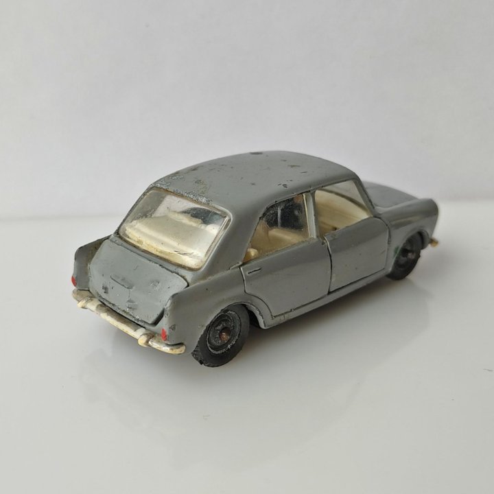 Innocenti Morris IM3 ремейк модель СССР 1:43