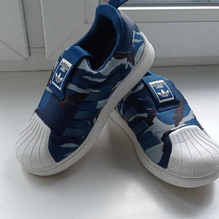 Adidas кросовки детские.