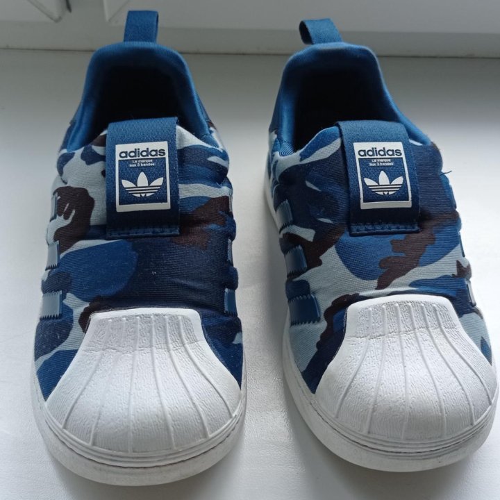 Adidas кросовки детские.