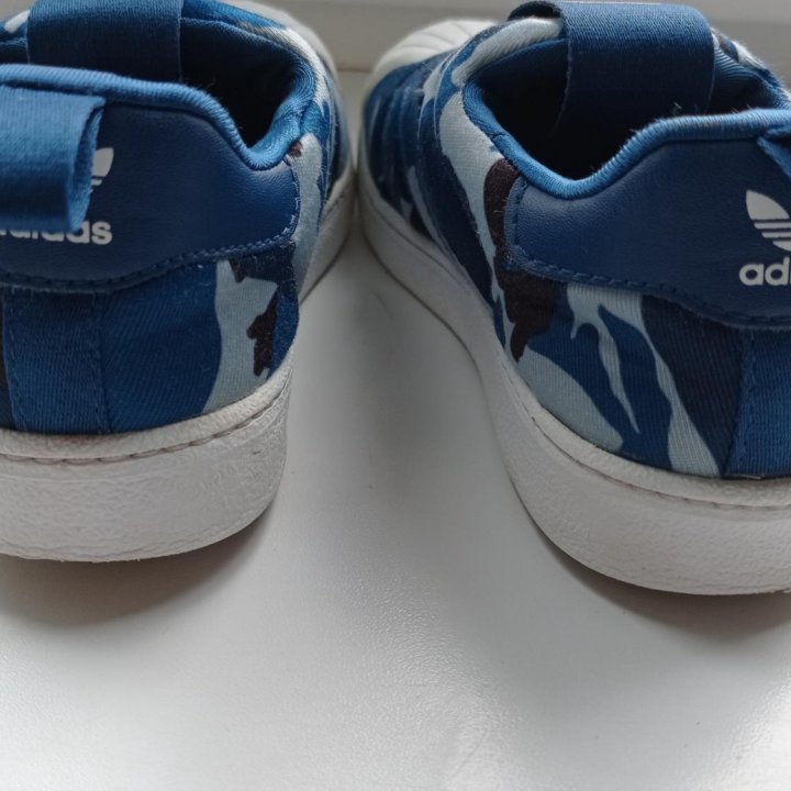 Adidas кросовки детские.