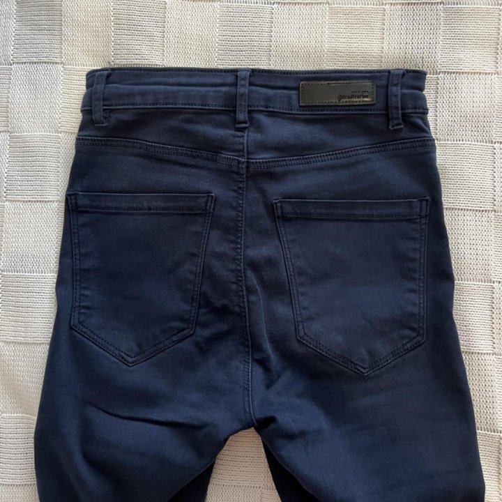 Джинсы Stradivarius