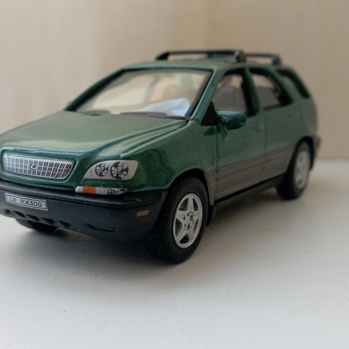 Машинка Lexus RX-300 1/43