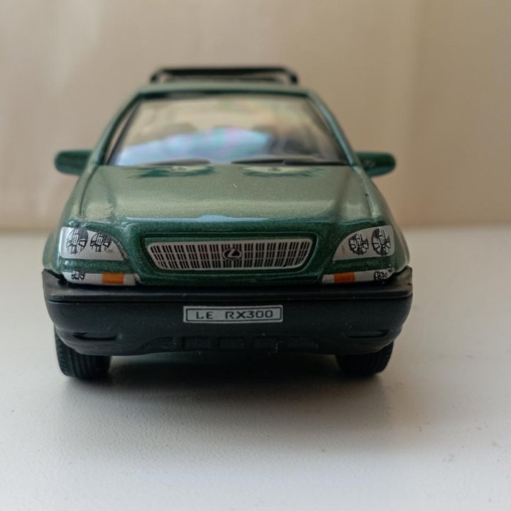 Машинка Lexus RX-300 1/43