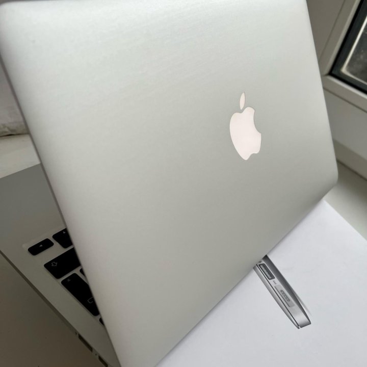 MacBook Air Early 2015 256gb (2017)