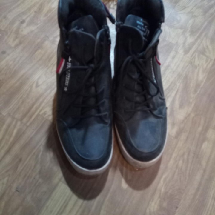 Подростковые ботинки