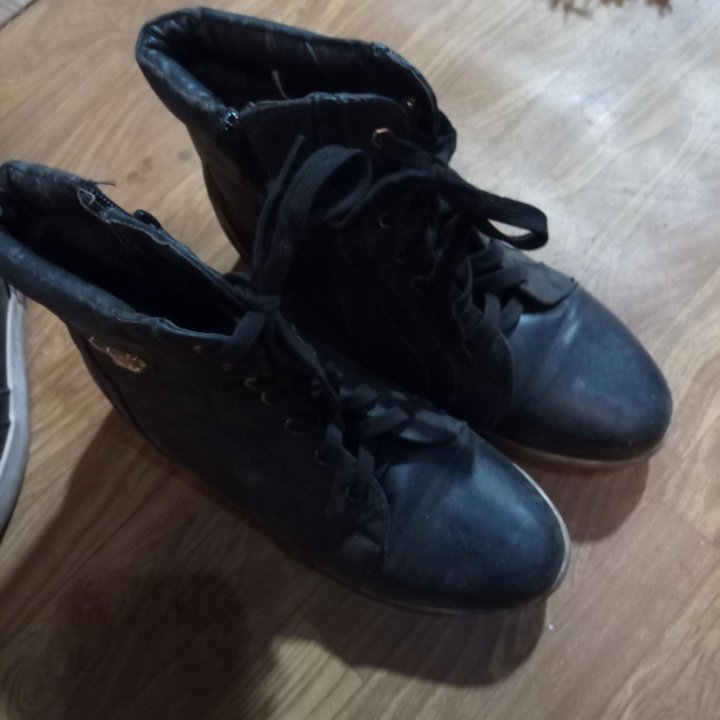 Подростковые ботинки